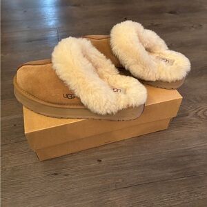 Women’s UGG disquette tan Slippers